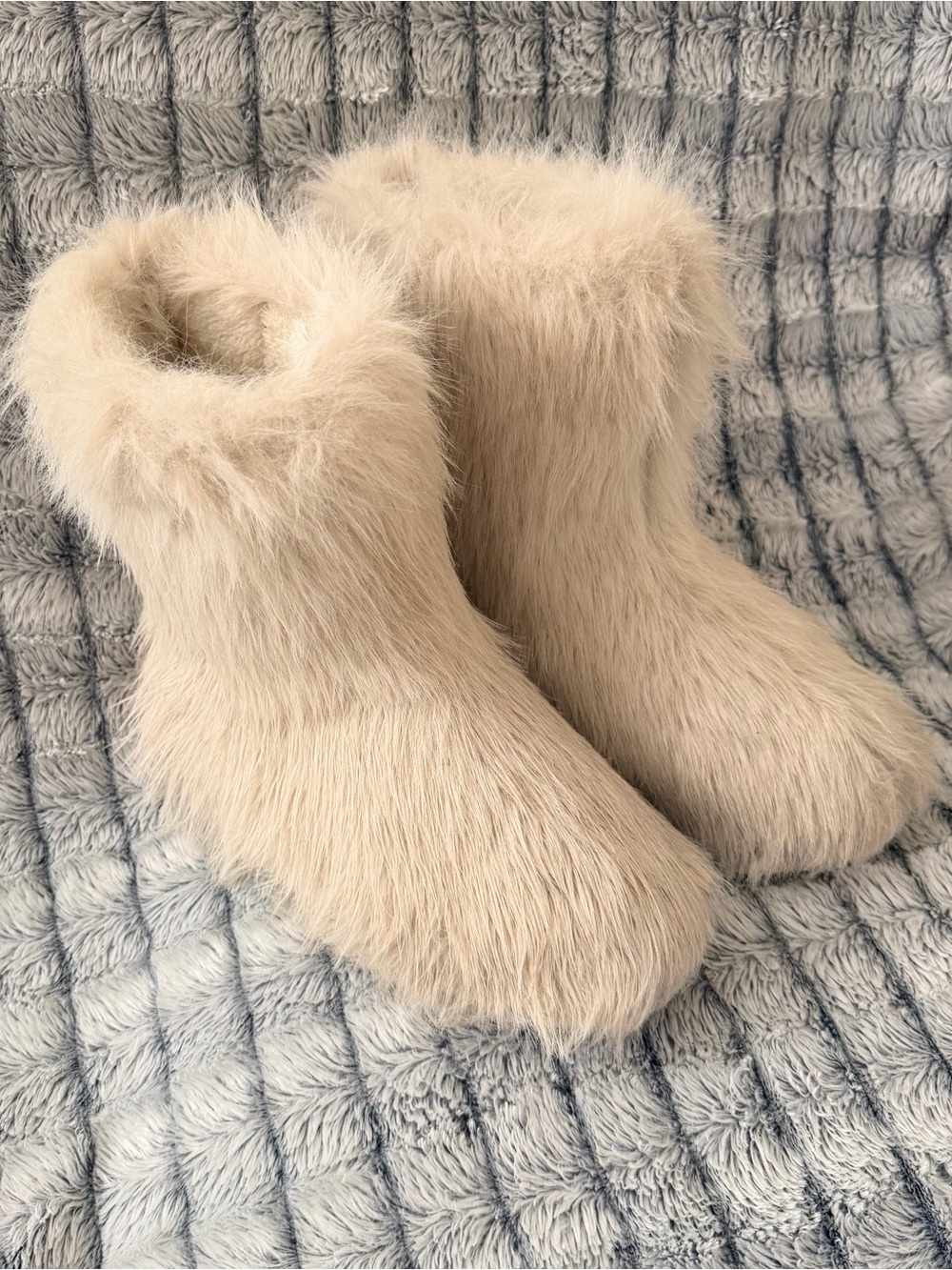 Top Moda Creamy White Faux Fur Yeti Boots Womens Size 10